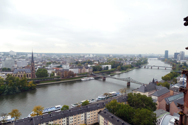 대성당의 첨탑에서 바라본 마인강과 프랑크푸르트의 전경. ⓒ 뉴스피크