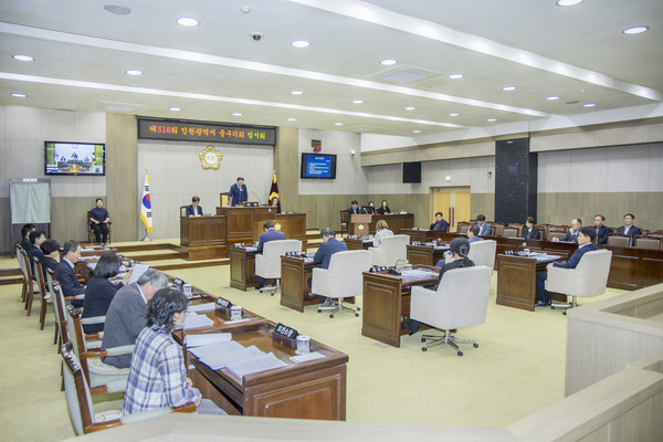 ▲ 인천 중구의회(의장 강후공)는 4월 30일부터 5월 3일까지 4일간의 일정으로 제318회 임시회 일정을 모두 마쳤다. ⓒ 뉴스피크